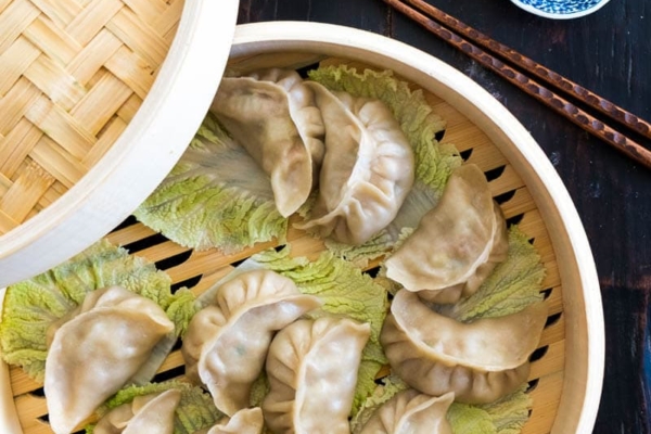 Everything you need to know about making dumpling dough, dumpling filling, workflow, and how to cook and store, with step-by-step photos and video.