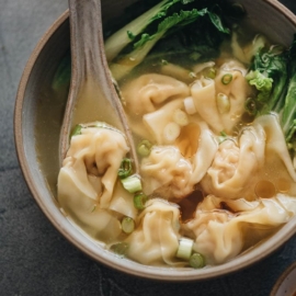 Authentic wonton soup (Chinese restaurant-style)